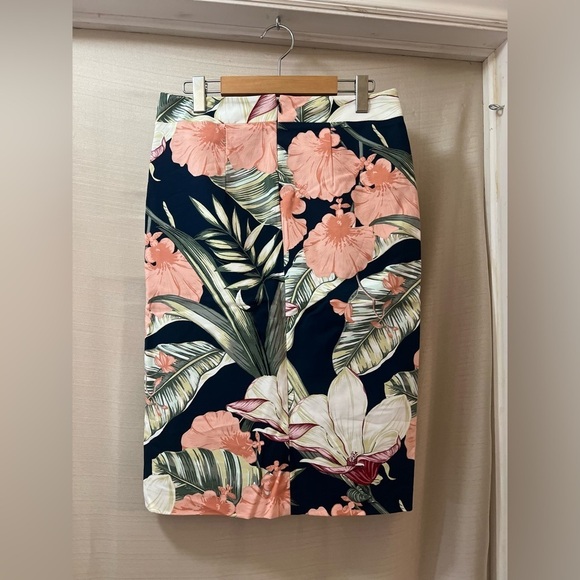 ⚫️ BOGO Ann Taylor tropical summer side slit skirt size 6 - Picture 6 of 9